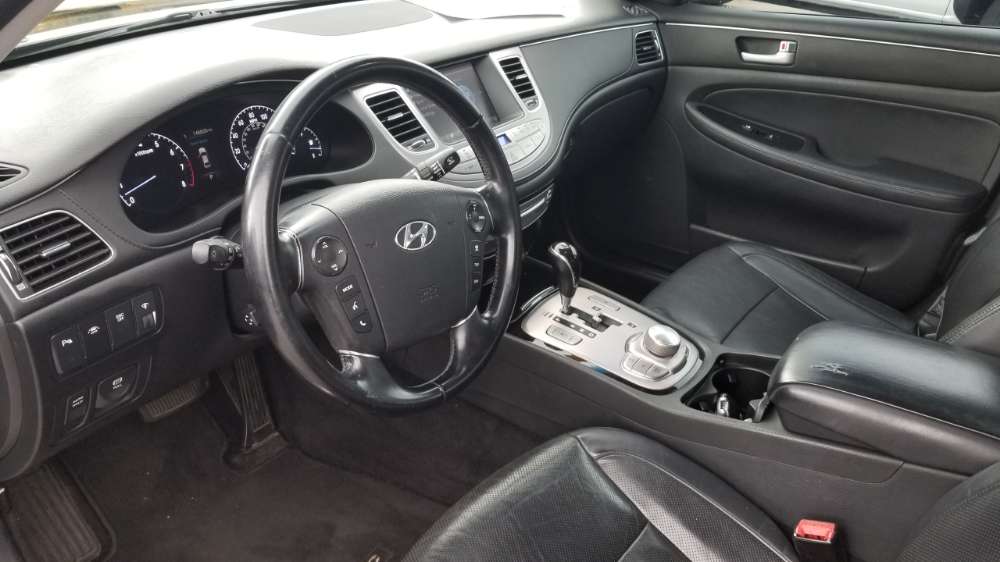 Hyundai Genesis 2012 Black