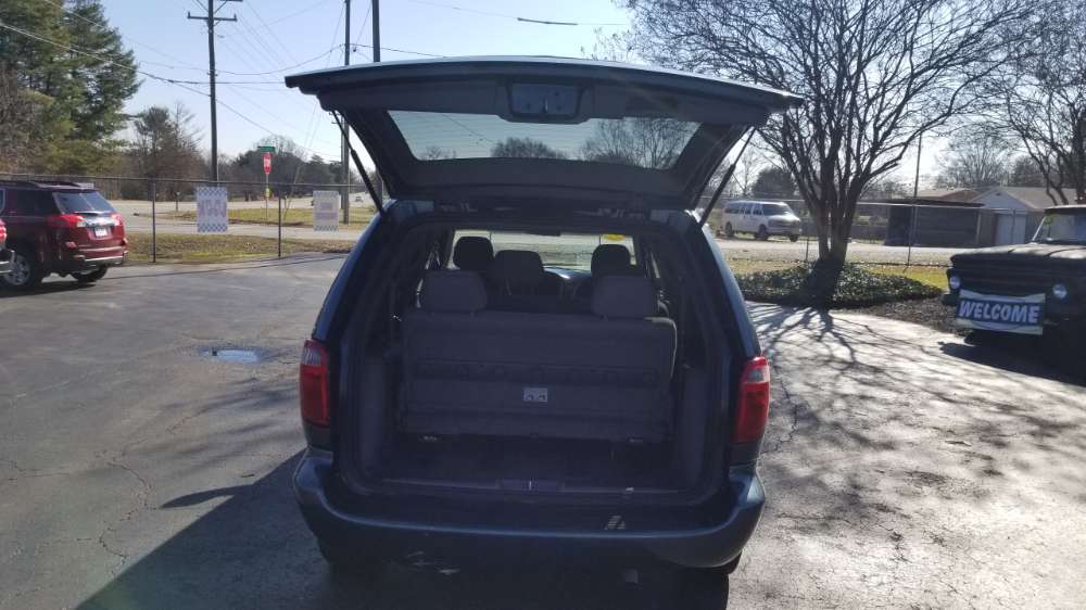 Chrysler Town and Country 2005 Blue