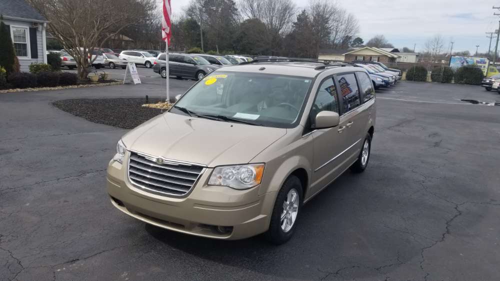 Chrysler Town & Country 2009 Gold