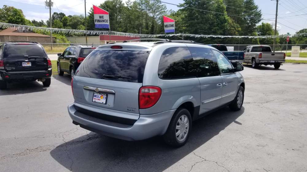 Chrysler Town & Country 2006 Blue