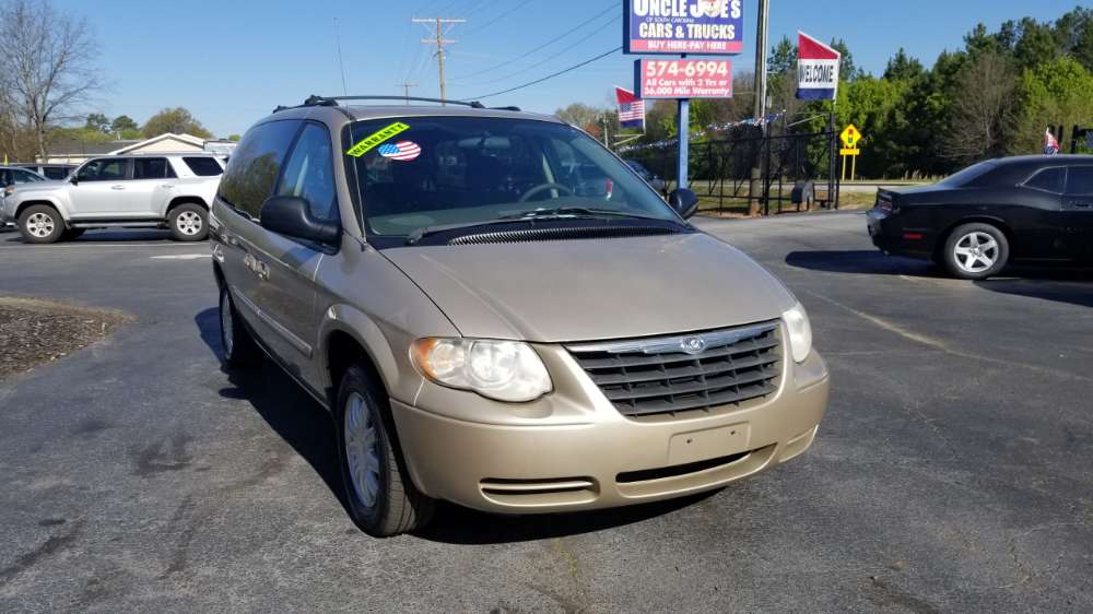 Chrysler Town & Country 2005 Gold