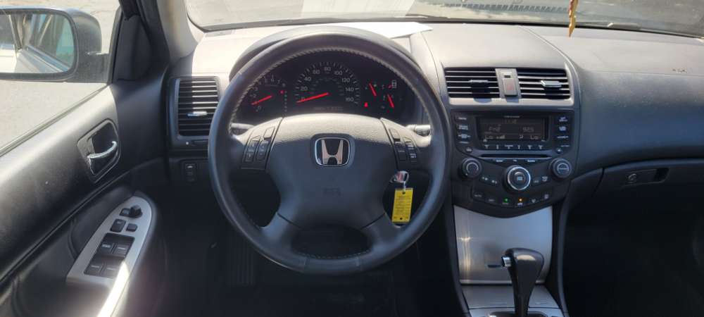 Honda Accord 2005 Silver