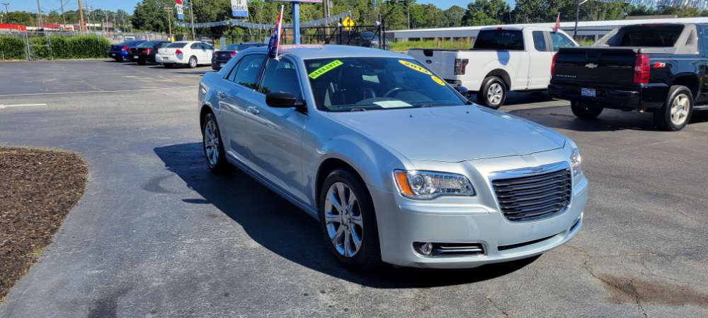 Chrysler 300C 2013 Blue