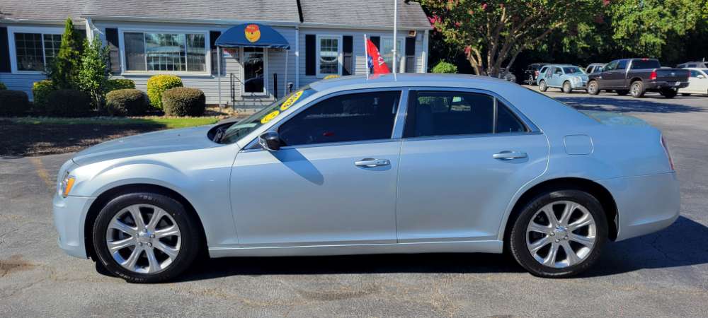 Chrysler 300C 2013 Blue