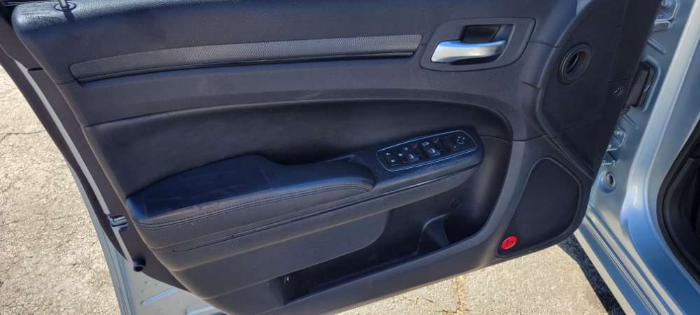 Chrysler 300C 2013 Blue