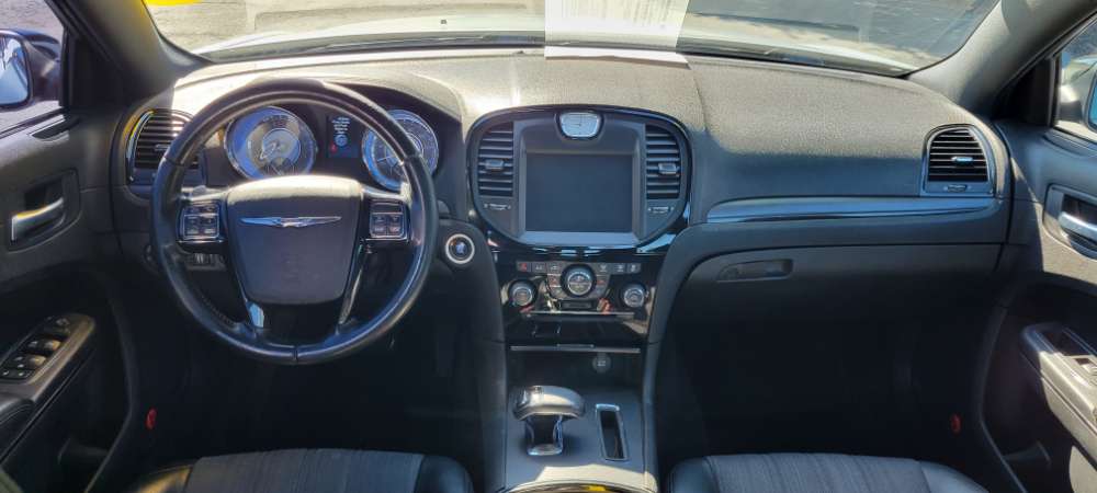 Chrysler 300C 2013 Blue