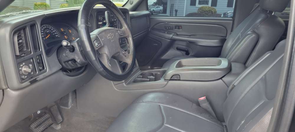 Chevrolet Avalanche 2004 Gray