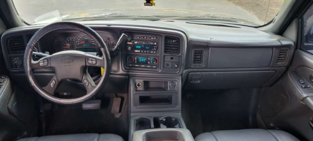 Chevrolet Avalanche 2004 Gray