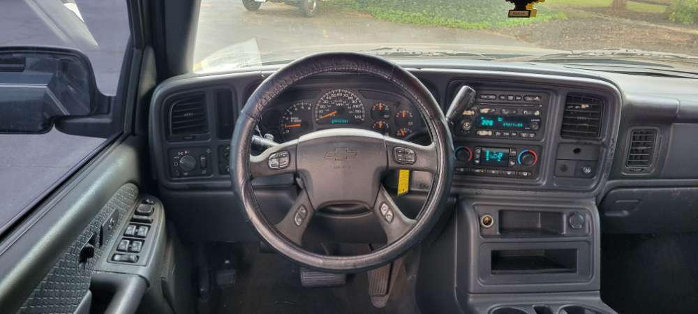 Chevrolet Avalanche 2004 Gray