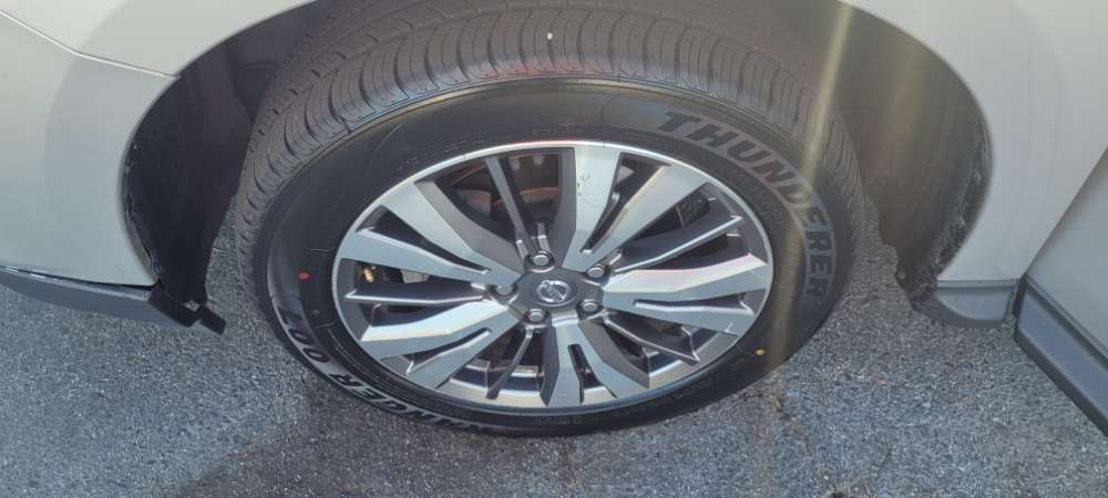 Nissan Pathfinder 2019 Silver