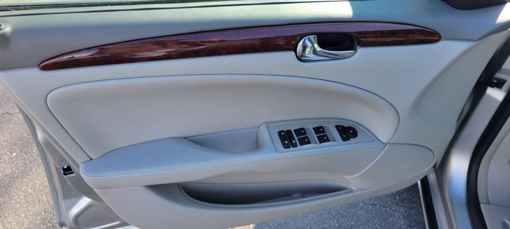 Buick Lucerne 2007 Silver