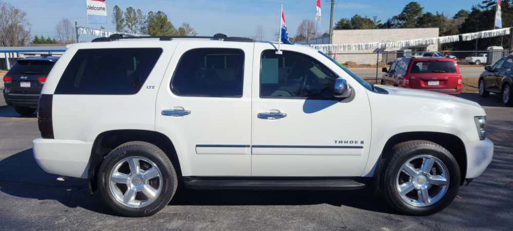Chevrolet Tahoe 2009 White