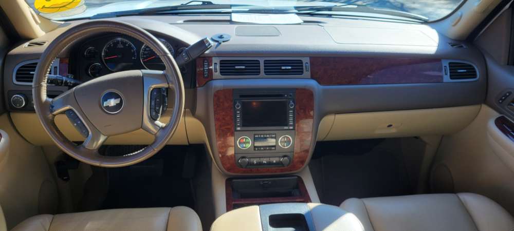 Chevrolet Tahoe 2009 White