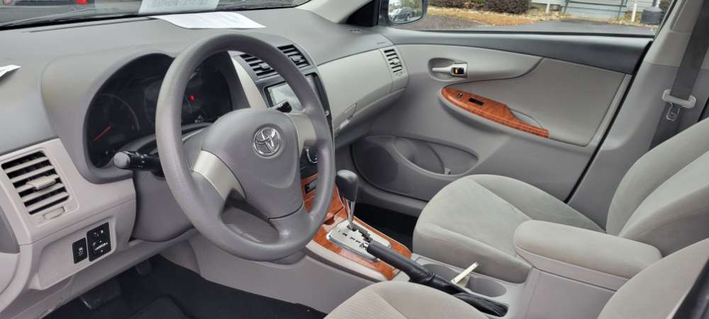 Toyota Corolla 2010 Silver