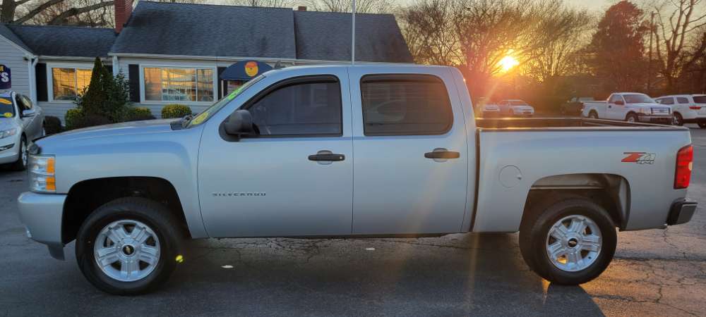 Chevrolet Silverado 2011 Silver
