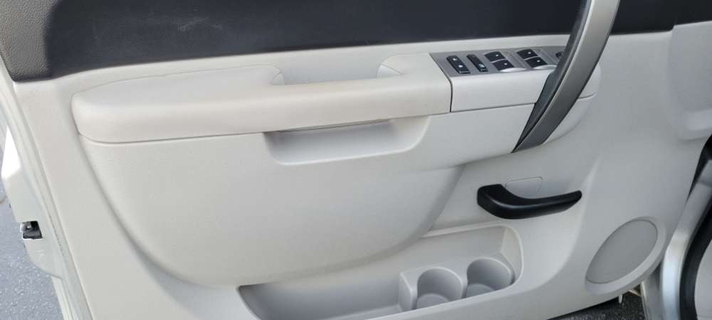 Chevrolet Silverado 2011 Silver