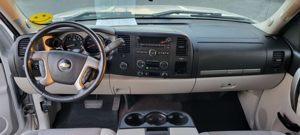 Chevrolet Silverado 2011 Silver