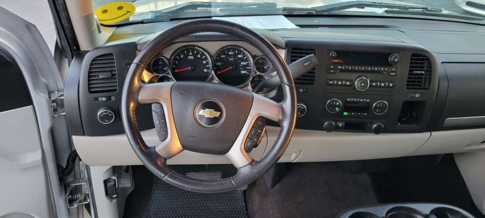 Chevrolet Silverado 2011 Silver