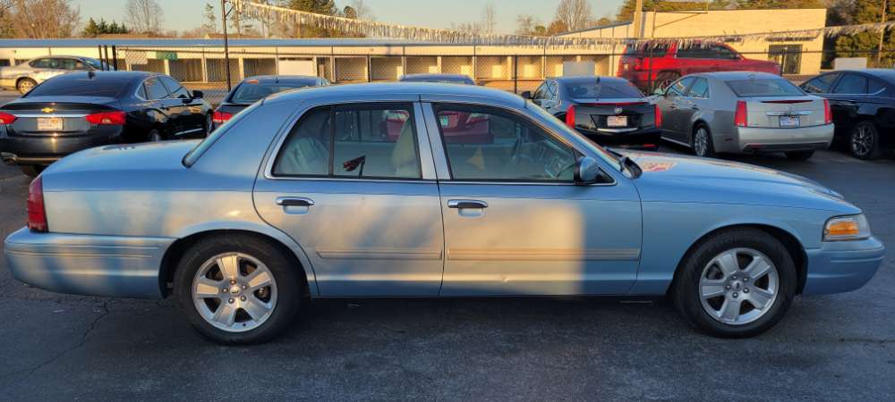 Ford Crown Victoria 2011 Blue
