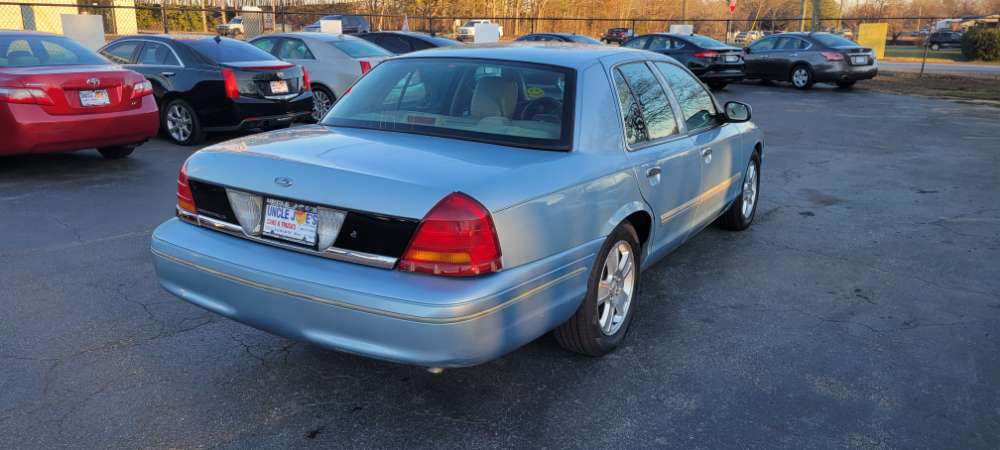 Ford Crown Victoria 2011 Blue