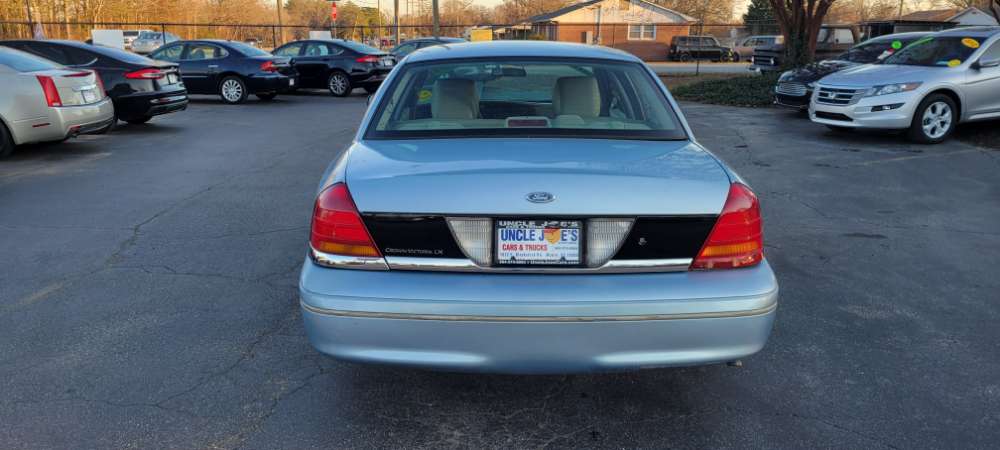 Ford Crown Victoria 2011 Blue