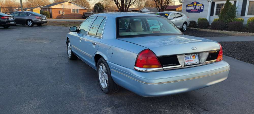 Ford Crown Victoria 2011 Blue