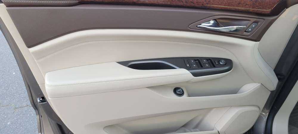 Cadillac SRX 2012 Tan