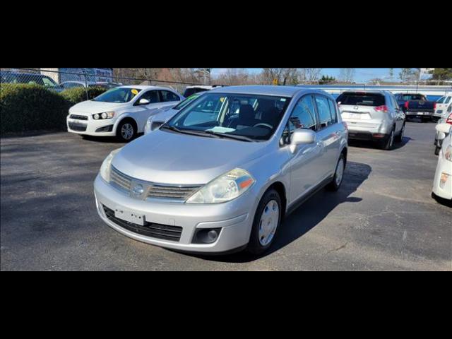 2009 Nissan Versa's photo