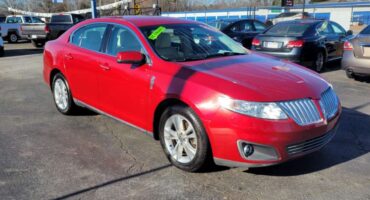 Lincoln MKS 2009 Red