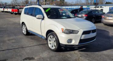 Mitsubishi Outlander 2012 White
