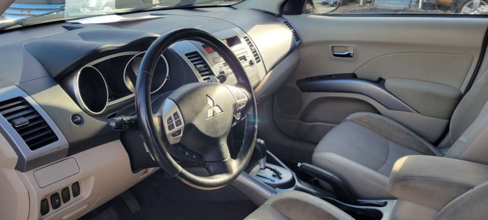 Mitsubishi Outlander 2012 White