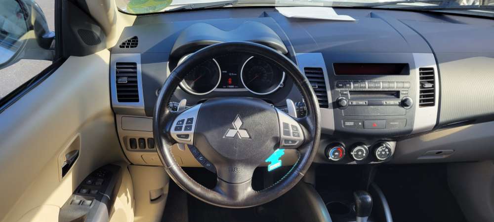 Mitsubishi Outlander 2012 White