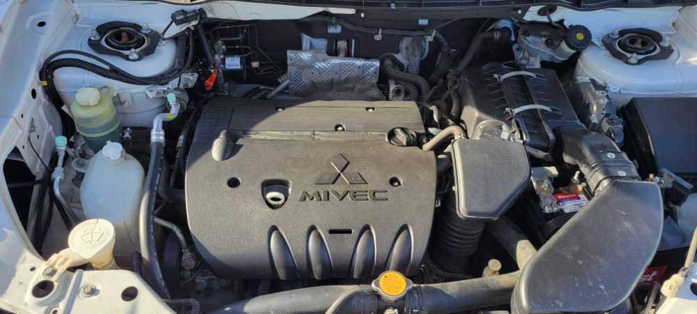 Mitsubishi Outlander 2012 White