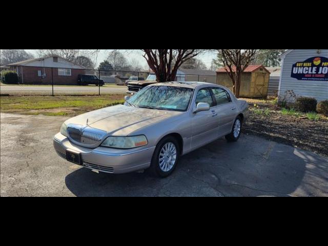 2003 Lincoln Town Car Signature - Touring Sedan's photo